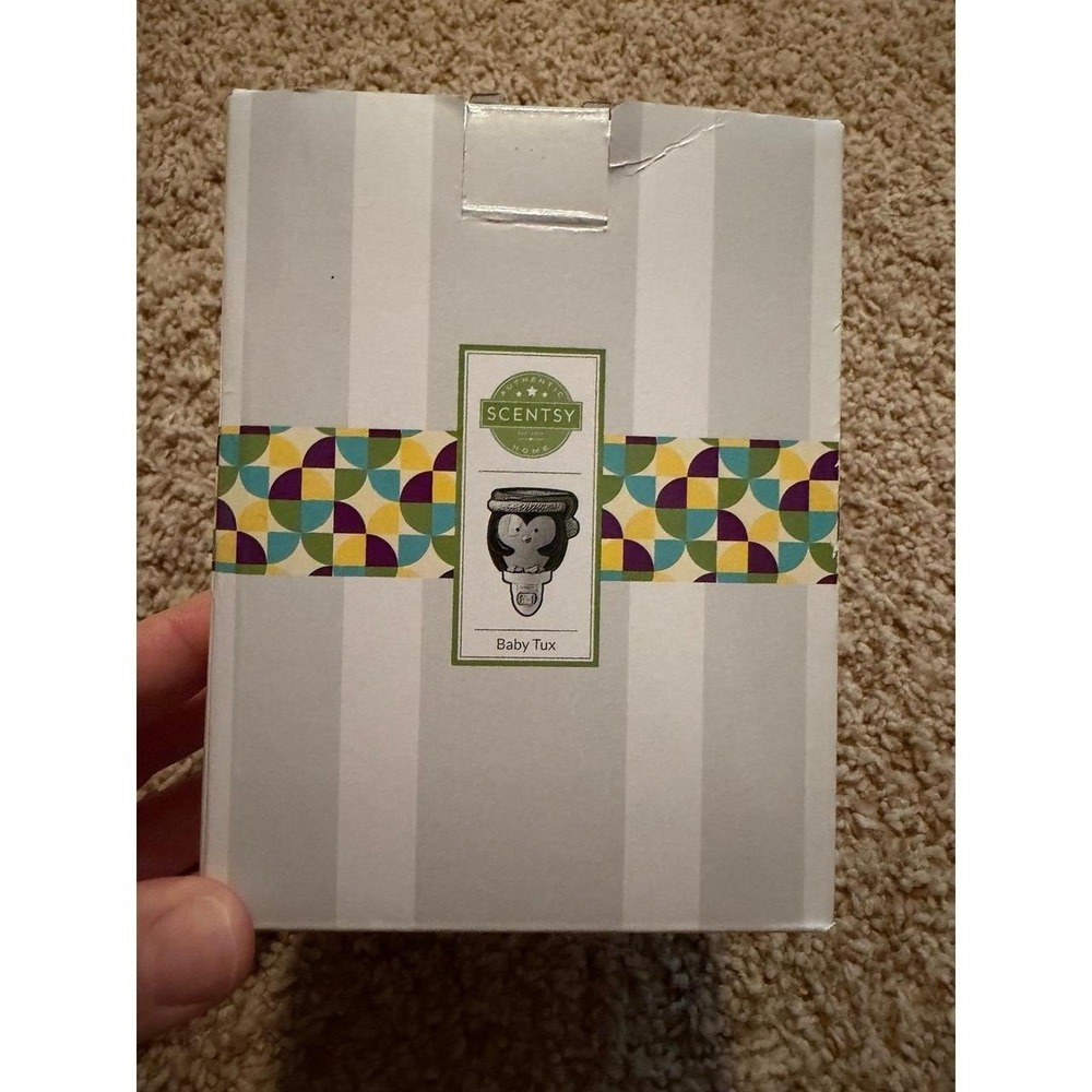 NIB Scentsy Warmer Baby Tuk Holiday Penguin